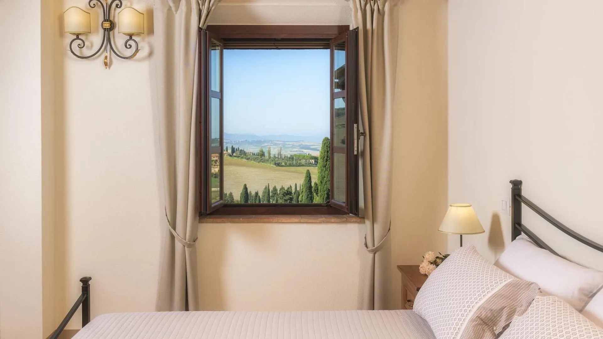 Farm stay Agriturismo La Casellina Monticchiello Italy